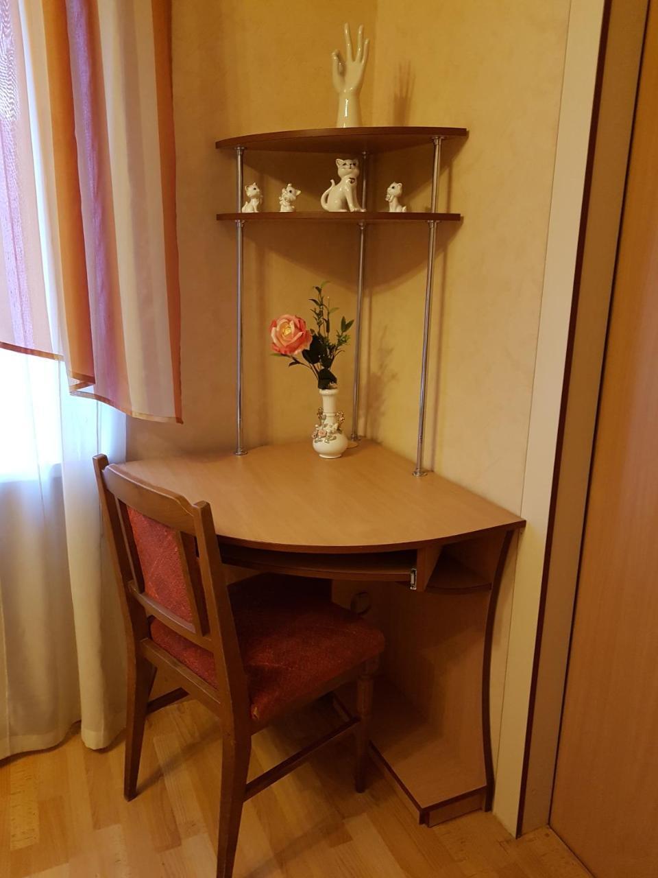 Roses Apartment In The City Center Chernihiv Exterior photo